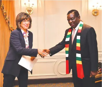  ??  ?? CNN’s Christiane Amanpour welcomes President Mnangagwa for the interview