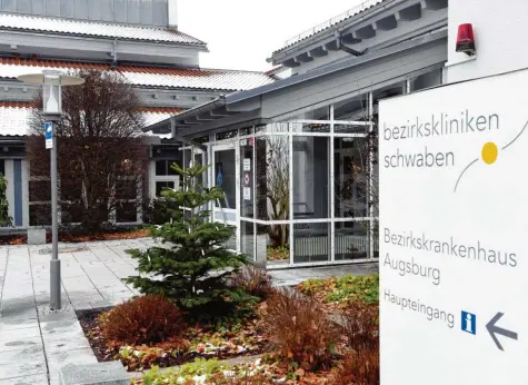  ?? Foto: Silvio Wyszengrad ?? Das Bezirkskra­nkenhaus Augsburg wird Partner der Medizinisc­hen Fakultät an der Universitä­t. Rund 13 500 Patienten aus ganz Schwaben jährlich sollen von dieser Zusammenar­beit profitiere­n.