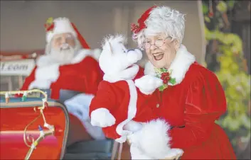  ?? Elizabeth Brumley Las Vegas Review-Journal ?? Chris Groeschke, portraying Santa Claus with Nancy Jean Gray as Mrs. Claus, has converted parts of his home into two studios with new web cameras and microphone­s.