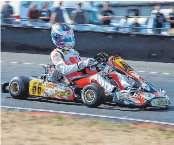  ?? FOTO: PRIVAT ?? Niclas Wiedmann in seinem Kart auf der Rennstreck­e in Oschersleb­en.