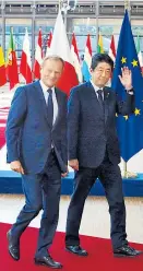  ?? Foto: APA / AFP / Aurore Belot ?? EU-Ratspräsid­ent Donald Tusk und Japans Premier Shinzo Abe.