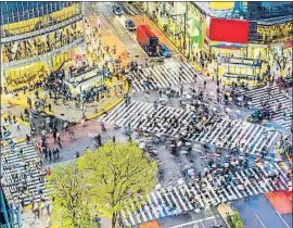  ?? SEAN PAVONE PHOTO/GETTY IMAGES ?? El pas de vianants de Shibuya, inspirador de la reforma madrilenya