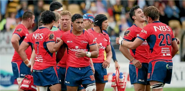  ?? PHOTO: ANDY JACKSON/FAIRFAX NZ ?? The Makos celebrate their hard-fought semi-final win over Taranaki at Yarrow Stadium yesterday.