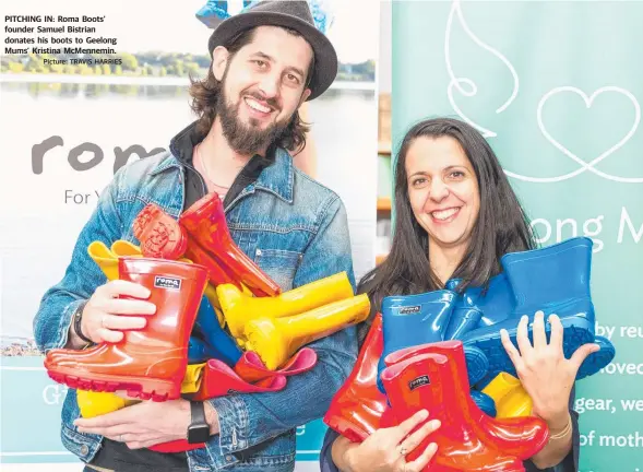  ?? Picture: TRAVIS HARRIES ?? PITCHING IN: Roma Boots’ founder Samuel Bistrian donates his boots to Geelong Mums’ Kristina McMennemin.