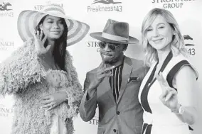  ?? KIM HAIRSTON/BALTIMORE SUN ?? Supermodel Chanel Iman, from left, singer Ne-Yo and Belinda Stronach, chairman and president of The Stronach Group, show their style on the Preakness red carpet.