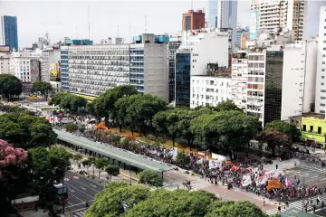  ??  ?? Argentina´s union workers march during a protest against the economic policies of the government of Macri in Buenos Aires. — AFP photo