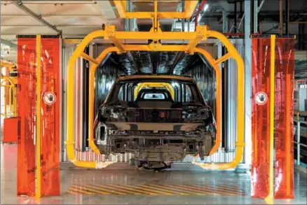  ?? Photo: David Dettmann ?? Making changes: The VW production facility at Kariega in the Eastern Cape.
