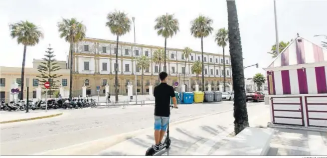  ?? LOURDES DE VICENTE ?? El edificio de Valcárcel, cuya reconversi­ón en Facultad de Educación sigue sin tener clara su viabilidad financiera.