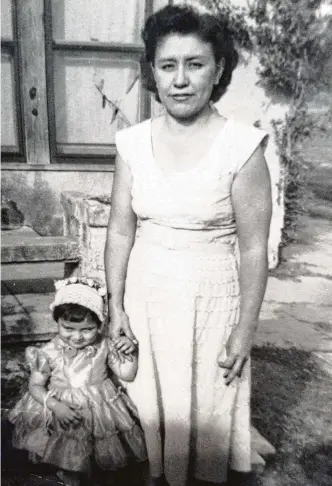  ?? Courtesy of Sylvia Casares ?? Sylvia Casares of Sylvia’s Enchilada Kitchen with her mother, Severa, circa 1955