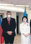  ?? FOTO: EL HERALDO ?? El presidente del BCIE y la embajadora de Taiwán, Ingrid Hsing, en la forma de convenio.