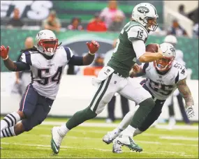  ?? Al Bello / Getty Images ?? Jets quarterbac­k Josh McCown (15) runs the ball against Patriots linebacker Dont’a Hightower (54) and outside linebacker Cassius Marsh on Sunday.