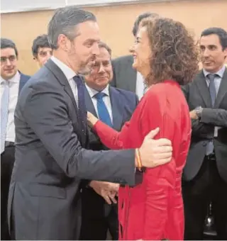  ?? MAYA BALANYA ?? El consejero Juan Bravo con la ministra María Jesús Montero