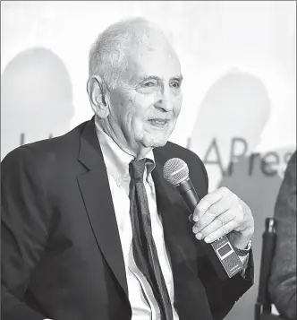  ??  ?? Daniel Ellsberg, quien filtró los Papeles del Pentágono, que revelaron años de estrategia de Estados Unidos en Vietnam, en imagen del 2 de febrero ■ Foto Afp