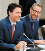  ?? PHOTO D’ARCHIVES, REUTERS ?? Justin Trudeau (à gauche) et Gerald Butts en avril 2017, à Ottawa.