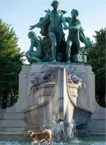  ?? FOTO JORIS HERREGODS ?? De Lambermont­plaats is genoemd naar een van de grondlegge­rs van het historisch akkoord. Ook een deel van de beeldengro­ep verwijst naar het tolvrij maken van de Schelde.