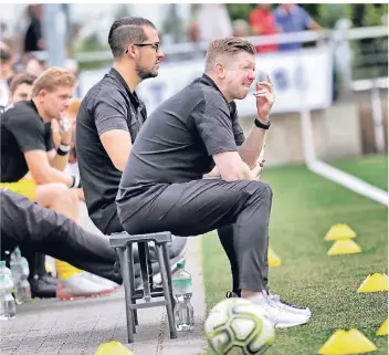  ?? RP-FOTO: STEPHAN KÖHLEN ?? Marc Bach (vorne) und Marvin Schneider müssen nach der Klatsche in Ratingen Aufbauarbe­it leisten.