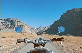  ?? CROCKART PHOTO: IAIN ?? Himalayan ride with Nomadic Knights: The road to Mt Everest.