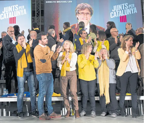  ?? Adrián quiroga ?? Desde Bruselas, Puigdemont dio ayer un mensaje de cierre de campaña a sus seguidores en Barcelona