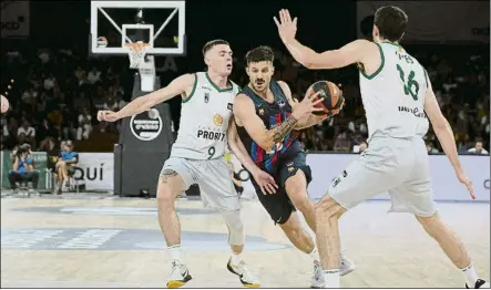  ?? FOTO: ACB PHOTO / P. HERRERA ?? Nico Laprovitto­la, escolta del Barça, en el partido de semifinale­s de la Supercopa Endesa ante el Joventut