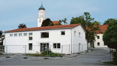  ?? Foto: Kraus ?? Der Neubau des Kinderhort­s in Großkötz schreitet voran. Der Gemeindera­t hat jetzt die Vergabe der Außenarbei­ten beschlosse­n, das Gebäude steht schon.