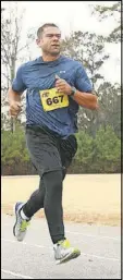  ?? TIM NETTLETON / TRUESPEEDP­HOTO, TRUESPEEDP­HOTO.COM ?? Bruno Arrais at 189 pounds in November 2016 at the Tryptophan Half Marathon, 10K/5K in Cumming.