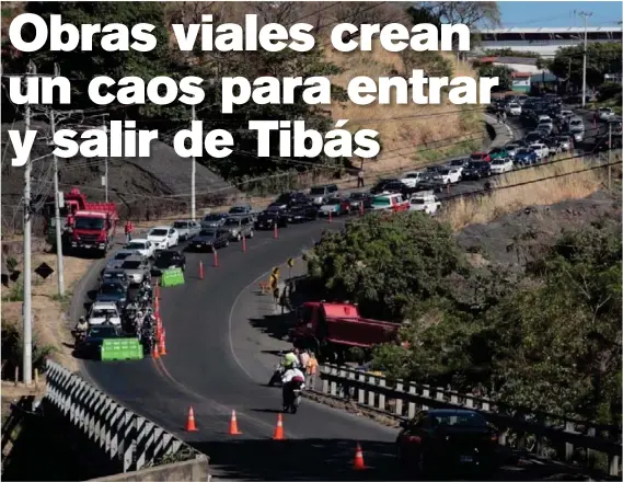  ?? ALONSO TENORIO ?? Vista, la mañana de ayer, del congestion­amiento sobre el puente del río Virilla en las cercanías de la empresa Neón Nieto.