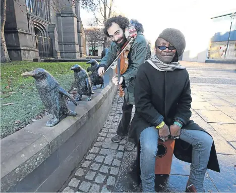  ??  ?? SCOTTISH fiddler Robbie Ward and Grenadian drummer Howie McLeod got together beside Dundee’s penguins to get in some last minute practise ahead of their performanc­es at the St Andrew’s Day Fusion Festival which will be held in City Square...