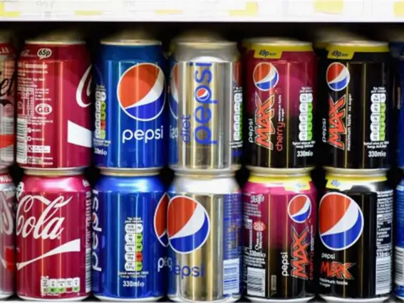  ??  ?? Consumptio­n of some soft drinks results in the body being hit by a ‘sugar flood’ (Getty)