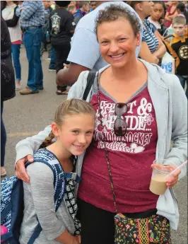  ?? Photo by Joseph B. Nadeau ?? Tammy Lamberto Roy drops off her daughter Mia for the start of the second grade at Bernon Heights Elementary on Wednesday.