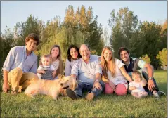  ??  ?? FAMILIA. Todos los Sanz, en una foto durante la campaña.