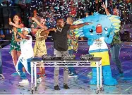  ?? REUTERS ?? Party animals: Usain Bolt and Borobi the mascot enjoy the closing ceremony