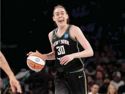  ?? Elsa/Getty Images ?? The Liberty’s Breanna Stewart scored a franchise record 45 points on Sunday in a 90-73 win over the Fever.