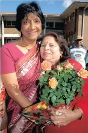  ?? PICTURES: PURI DEVJEE ?? When old friends meet… Sumi Pillay, left, presents Judge Navi Pillay with a bouquet.