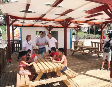  ?? Foto: Rathaus Marbella ?? Nachhaltig­keits-Stadtrat eröffnete die Einrichtun­g am Strand von La Bajadilla.