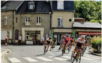  ??  ?? Le public était venu nombreux soutenir les cyclistes !