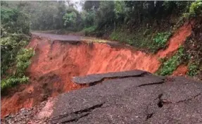  ?? ConAvi ?? En San Martín en Puriscal todavía hay comunidade­s que se mantienen aisladas por derrumbes y hundimient­os en vías.