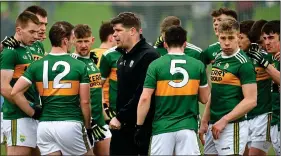  ??  ?? YOUNG GUNS: Kerry boss Éamonn Fitzmauric­e addresses his squad