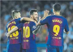  ?? FOTO: PEP MORATA ?? Alba, Messi y Suárez celebran un gol ante la Juve
