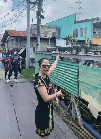  ?? — Princess Clea Arcellaz ?? OPENING OF OLD BRIDGE
Six years since its completion in 2016, the Panlumacan Bridge in Barangay San Jose, City of San Fernando will finally be opened to traffic by October this year. Mayor Vilma Caluag said the demolition of the house the bridge has started.