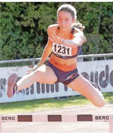  ?? FOTO: LUTWIN JUNGMANN ?? U 18-Athletin Julia Schulligen vom LAZ Saarbrücke­n startete in der U 20 und gewann über 400 Meter Hürden den Saarlandme­ister-Titel.