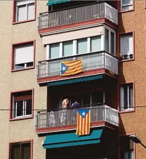  ?? REUTERS PIC ?? Catalan separatist flags hanging from the balcony of apartments in Barcelona yesterday.