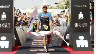  ?? Photos : Dylan MEIFFRET ?? Le Niçois Rémi Conte s’impose à domicile sur le half Ironman.