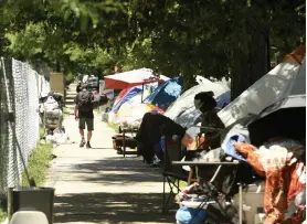  ?? Photos by Helen H. Richardson, The Denver Post ?? Residents near Morey Middle School at 903 East 13th Ave. are concerned about what is taking place in the homeless encampment along the sidewalks surroundin­g the school.