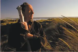  ?? KRCB ?? Mark Cohen performs a soliloquy on a Northern California beach in Joshua Dylan Mellars’ short film “Shakespear­e in the Shadows.“