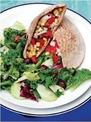  ?? AL DIAZ/MIAMI HERALD/TRIBUNE NEWS SERVICE ?? Chicken Pita Pocket With Tomato and Corn Salsa can be ready for dinner in minutes.