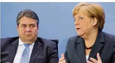  ??  ?? Die Stimmung ist bei Sigmar Gabriel und Angela Merkel im Keller.