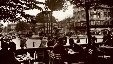  ??  ?? ABOVE: Berlin, 1930 – everyday life on Potsdamer Platz.