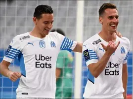  ?? (Photo AFP) ?? L’attaquant polonais Milik jubile après avoir inscrit le deuxième but des Marseillai­s. Florian Thauvin a lui disputé son dernier match avec l’OM.