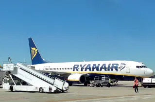  ??  ?? Venerdì nero Il volo cancellato da Ryanair è l’Fr2311, in partenza dal Canova di Treviso per Palermo alle 22.20 di venerdì scorso