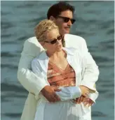  ??  ?? Stone with her ex-husband, journalist Phil Bronstein, in 1998